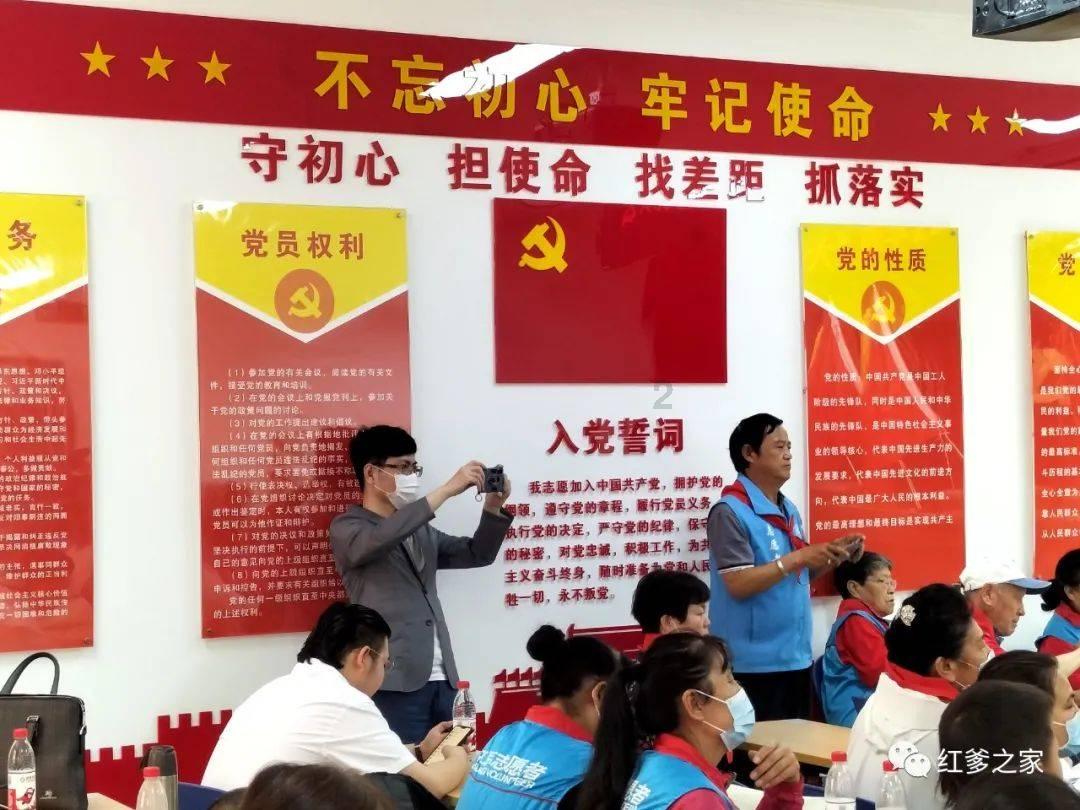 努力向上的铁球